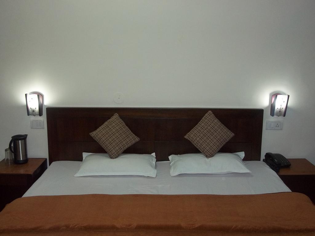 Mohan Palace Dalhousie Room photo